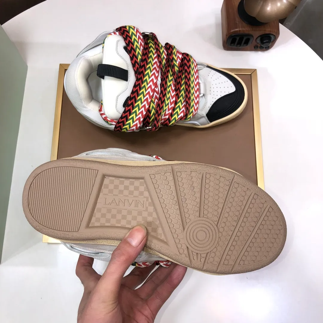Men's men's shoes💰820💰[LANVIN] The latest lace-up fashionable casual couple sneakers, high-quality CLAY couple series‼ ️ The latest trendy products of the season 🌈Many bloggers have planted grass and purchased the original open-mold customization. The upper and outsole are sewn with mark threads without edge sealing. A variety of material splicing combination design. Very versatile for fashionable and casual wear. Comfortable on the feet. Self-recommended. Upper cowhide + cow suede + breathable mesh lining. Foot-padding cowhide. Exclusive original open-mold clear logo rubber outsole ⚠️Couple standard size 36-40 for women and 38-44 for men.